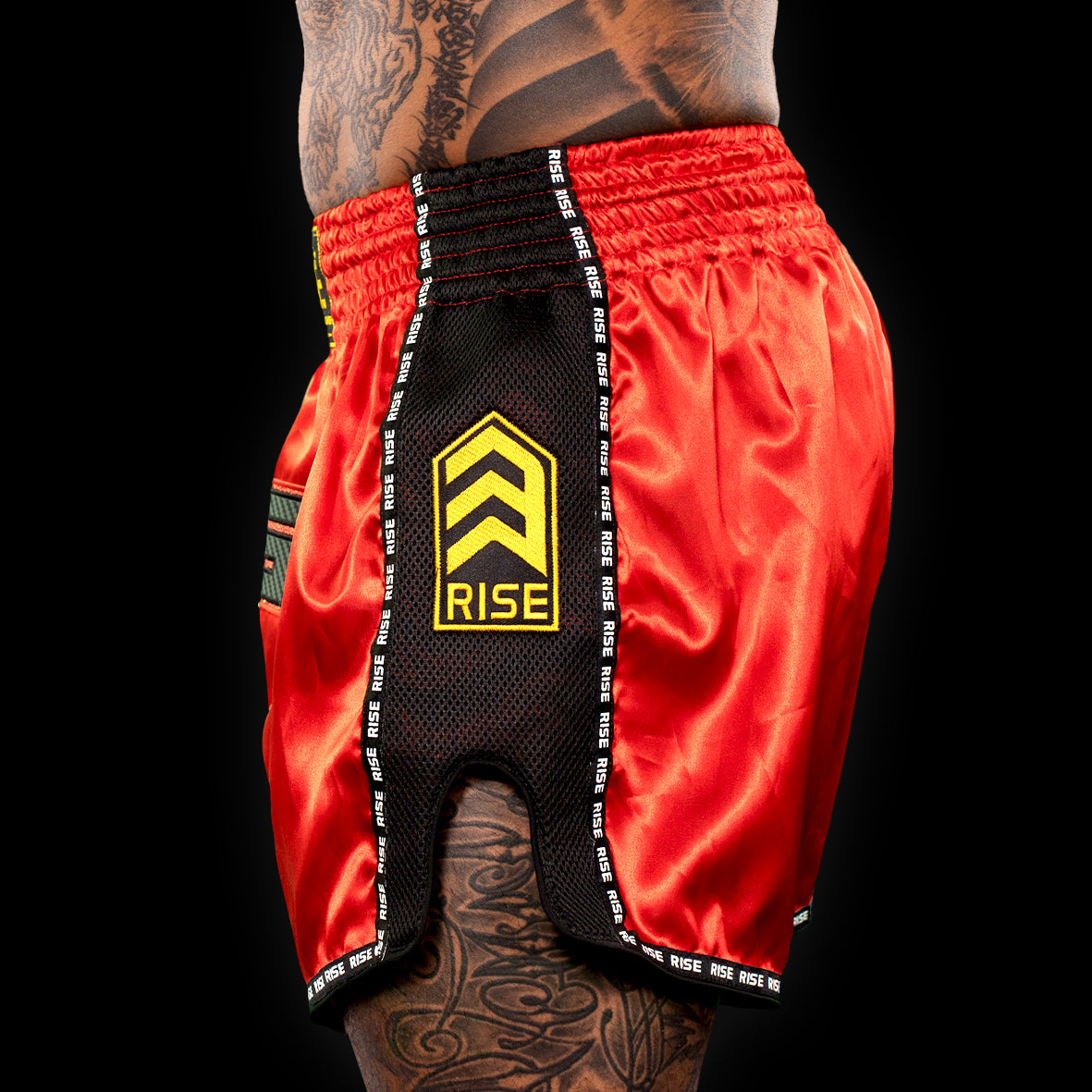 RISE MUAY THAI SHORTS SATIN (RED/BLACK)